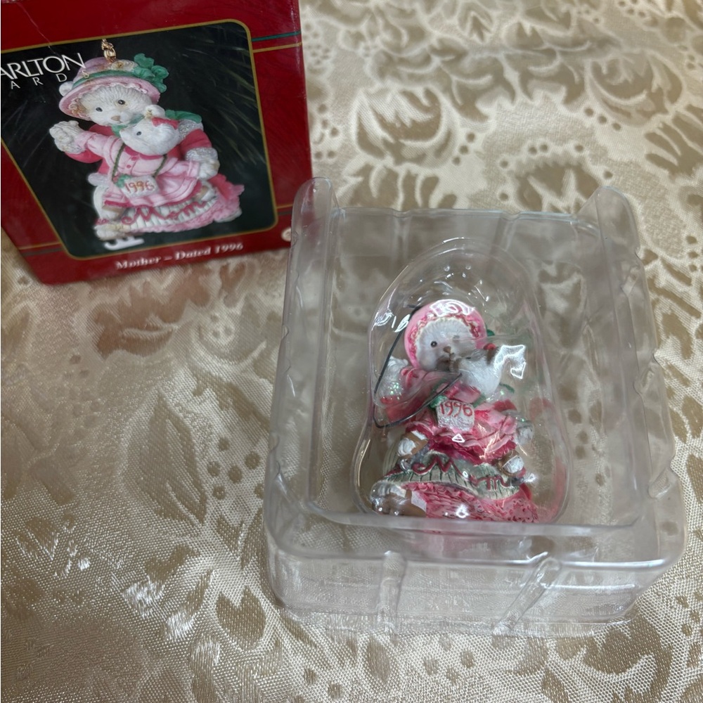Carlton Cards 1996 Mother Bear Ornament - Pink and Green - Picture 2 of 9
